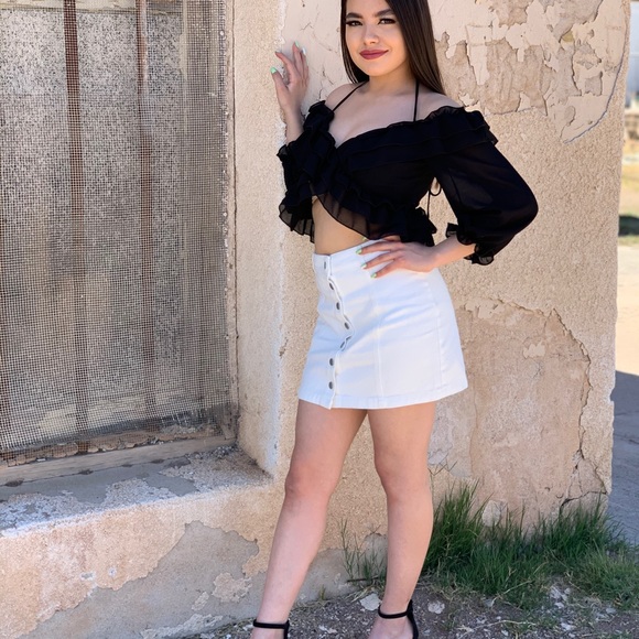 Black Ruffle Off the Shoulder Crop Top Size Large NWT - Picture 5 of 10